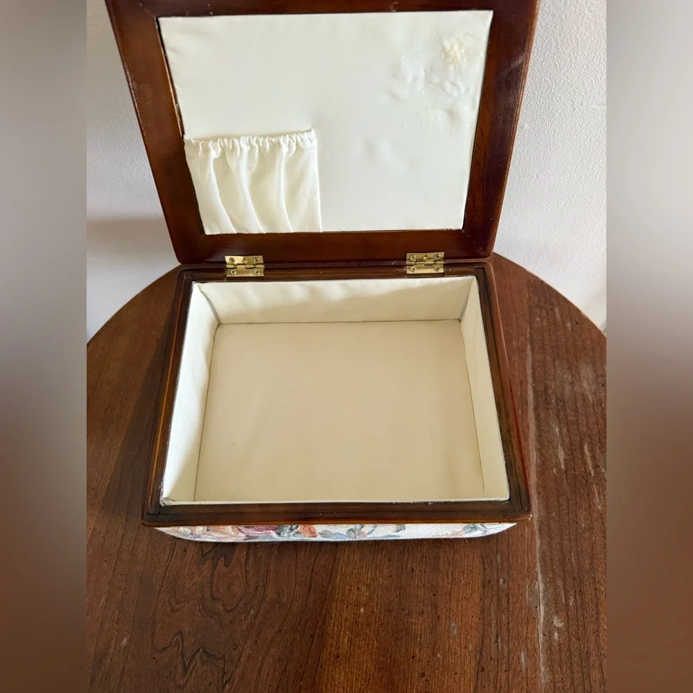 Vintage Wood Jewelry Box With Floral Fabric Cottagecore - Picture 6 of 10